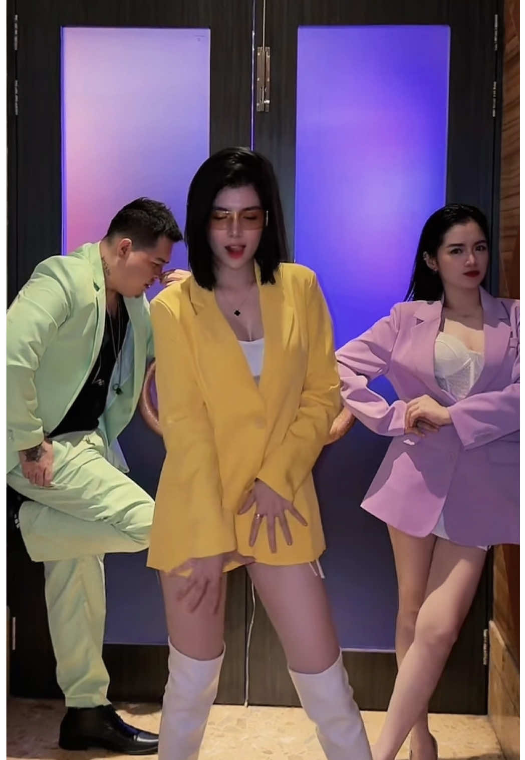 @Elle
