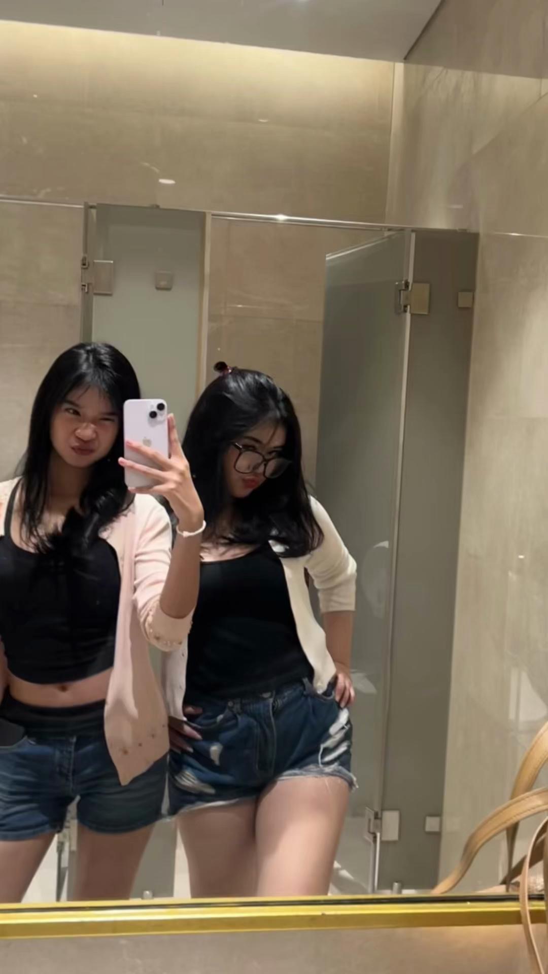 @salila gomez