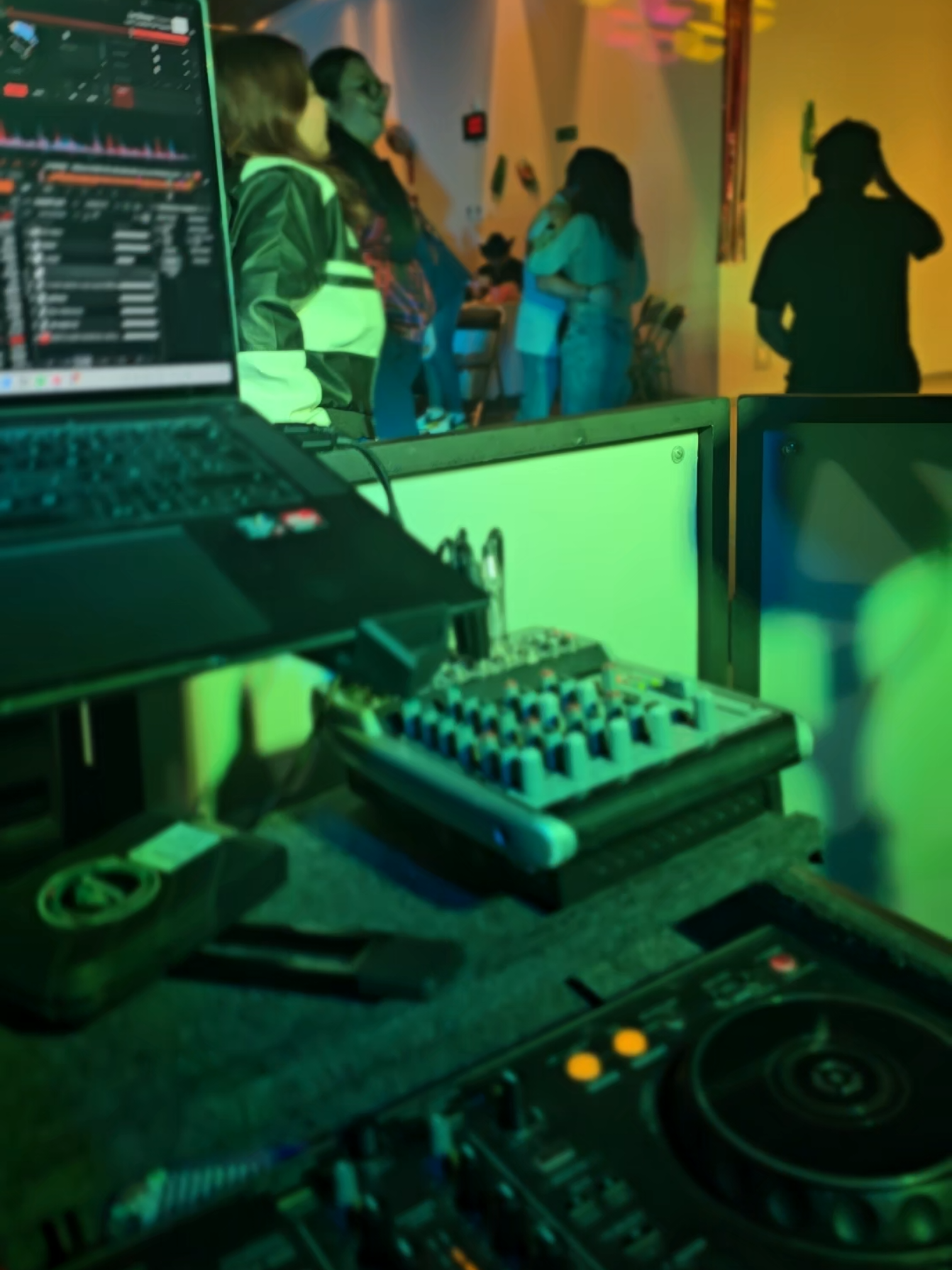 @Dj Yzack Muñoz