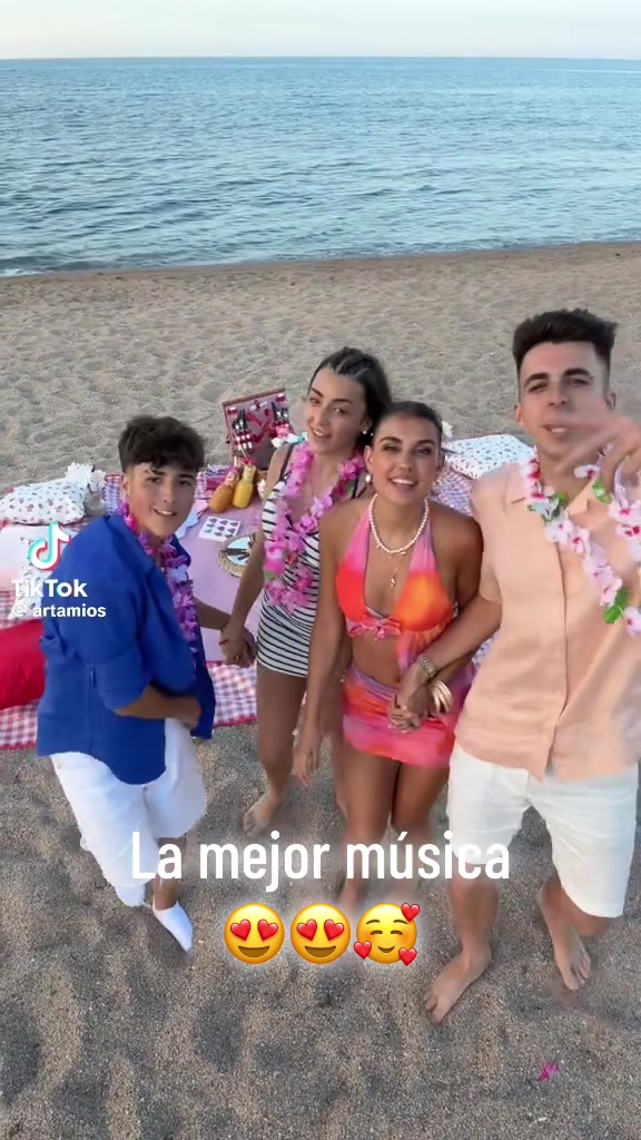 @Edit de abril y Valeria 💜