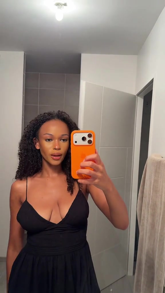 @lolaaa