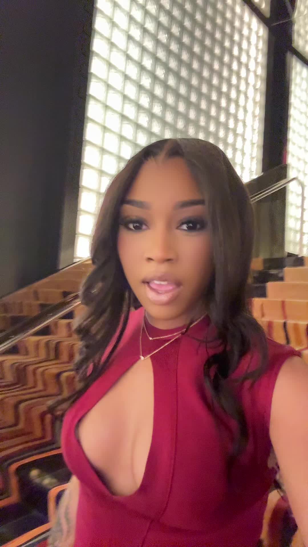 @niaology 👾