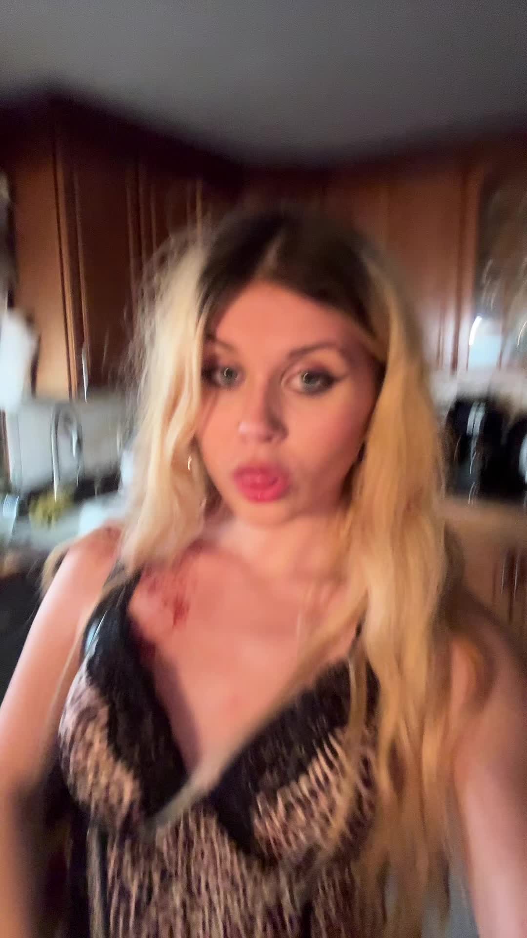 @lay 𖣂