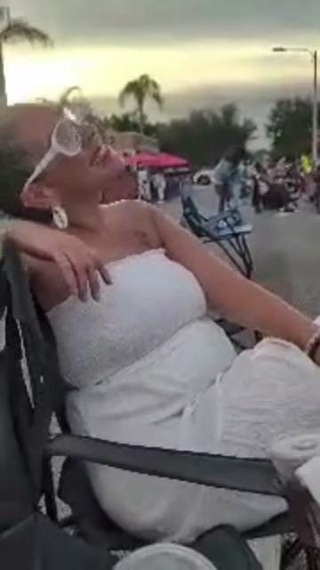 @itsmeAdrienne