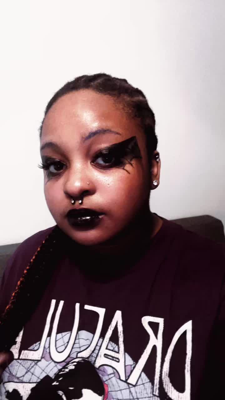 @Autumn 🍂 🖤🧛🏾