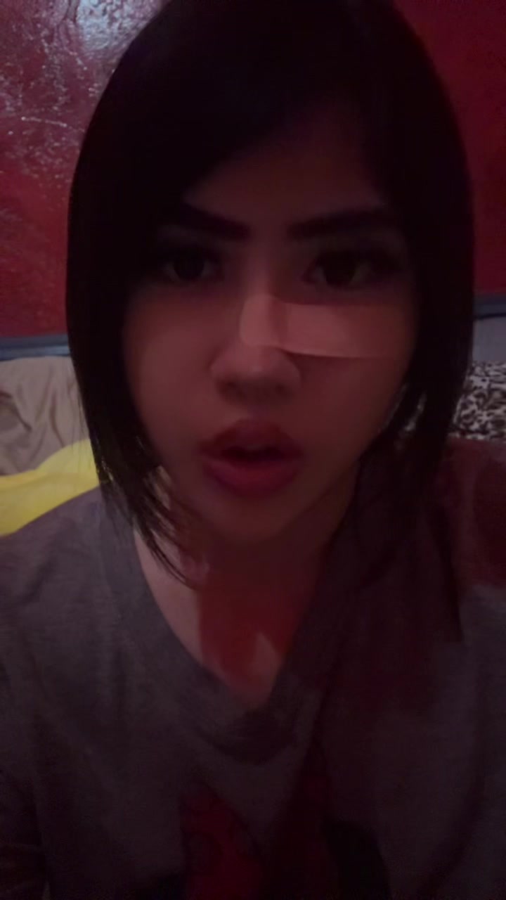 @>,..,<