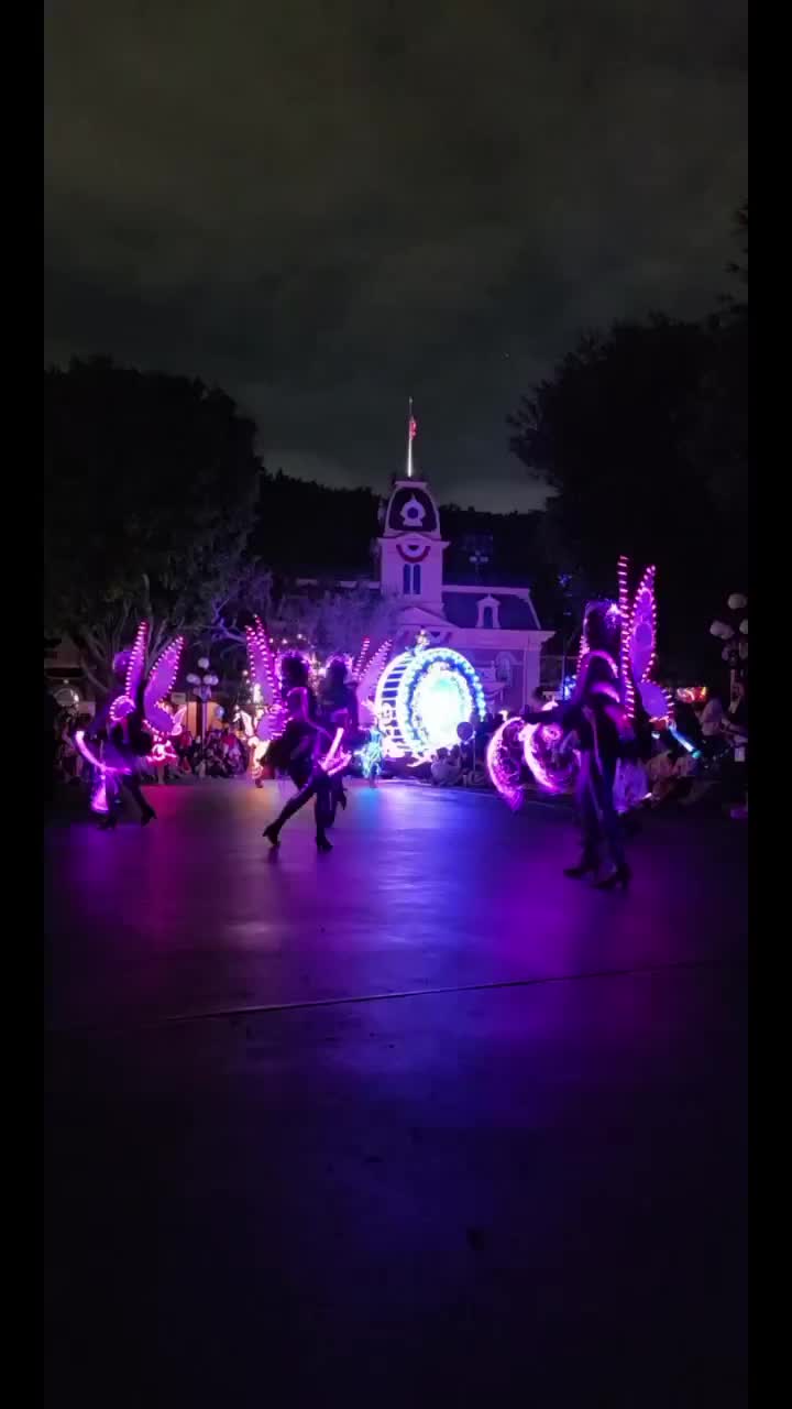 @HoneyBDisney