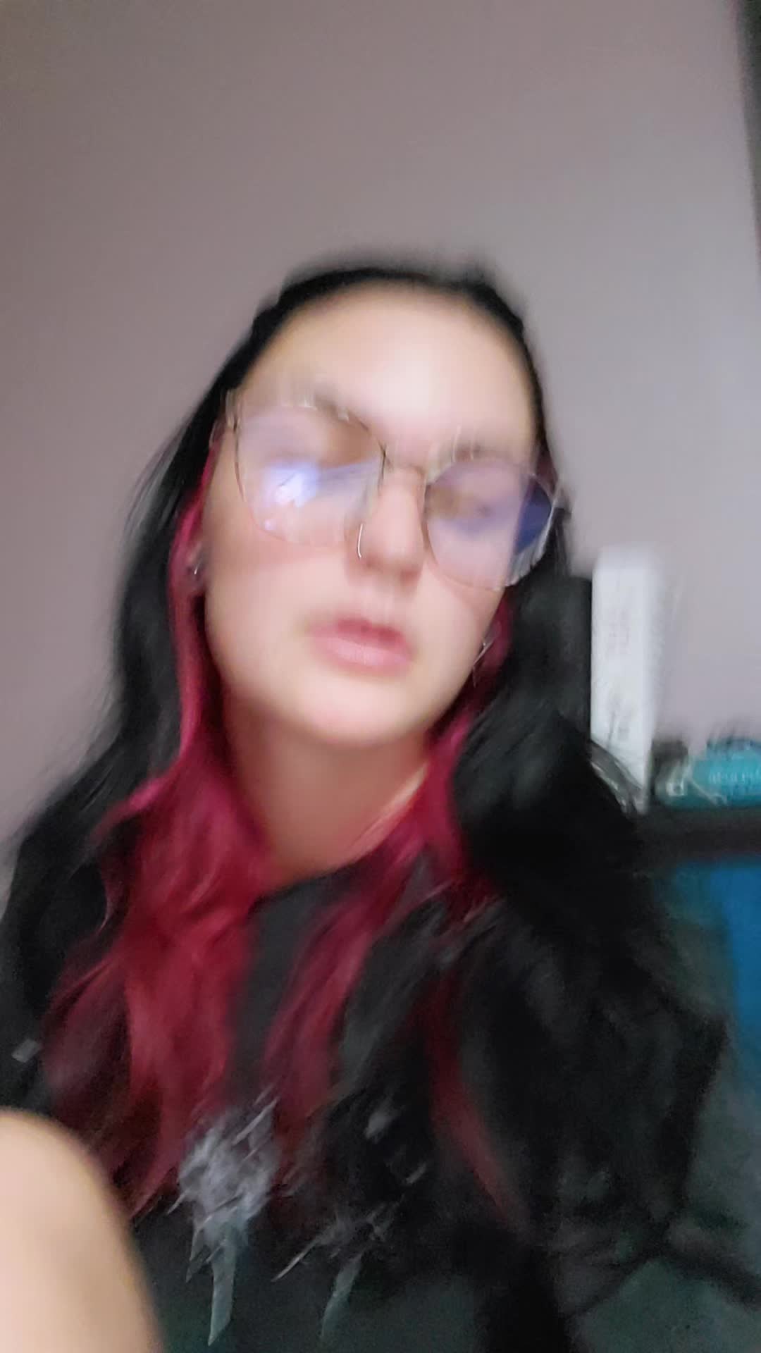 @Holly🦋🤟