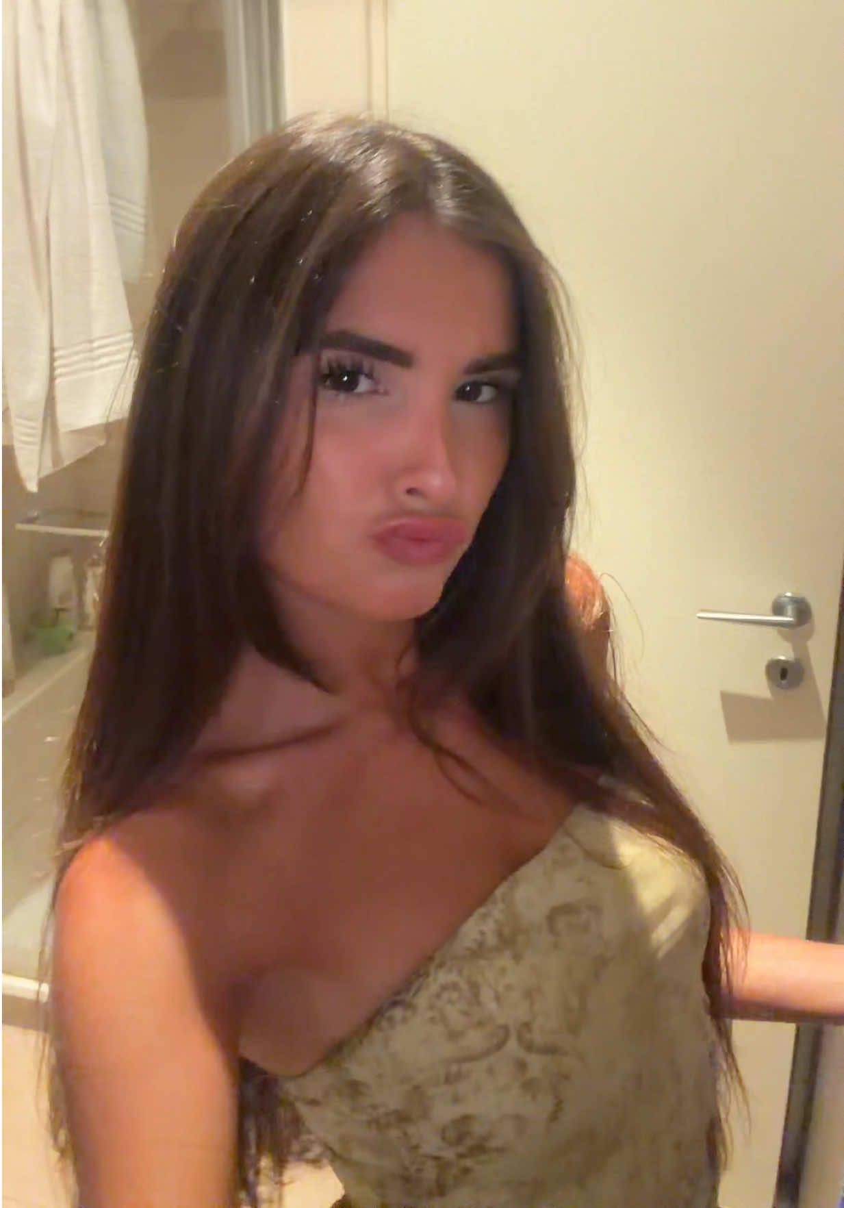 @Elisa
