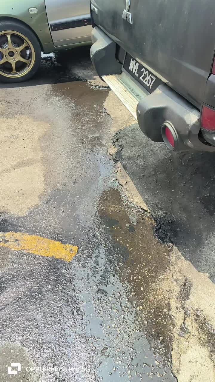 @Bengkel Tangan Kiri
