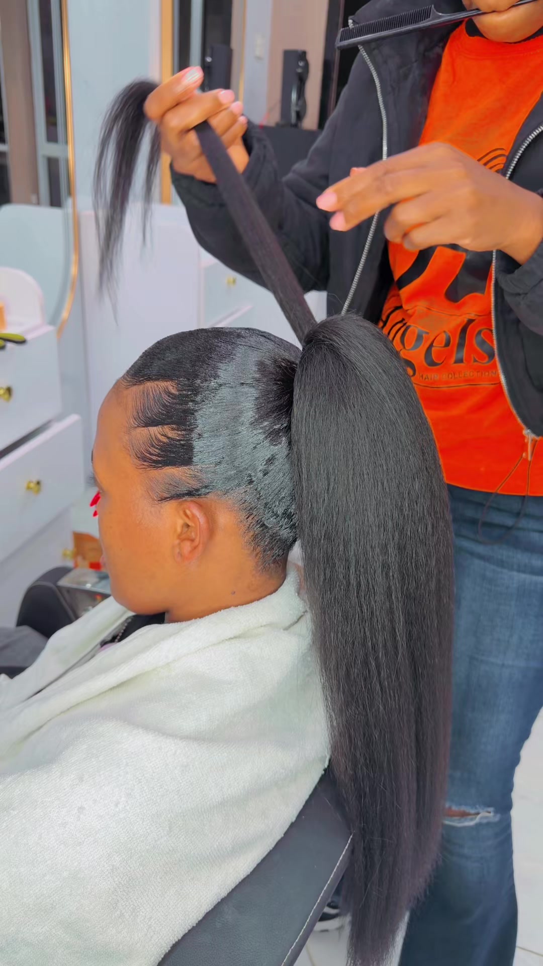 @GEECURLY SALON