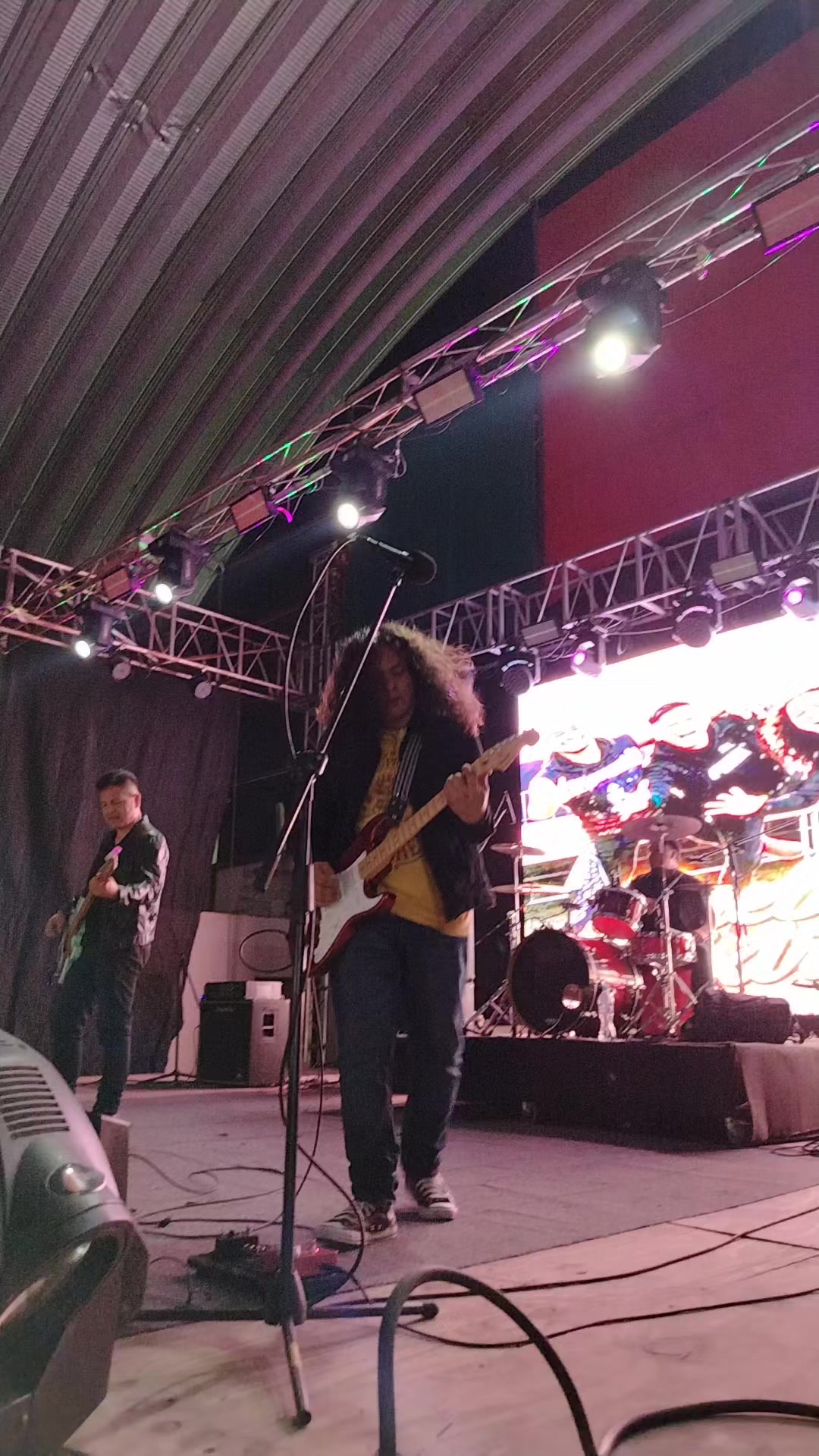 @Brebaje Extraño