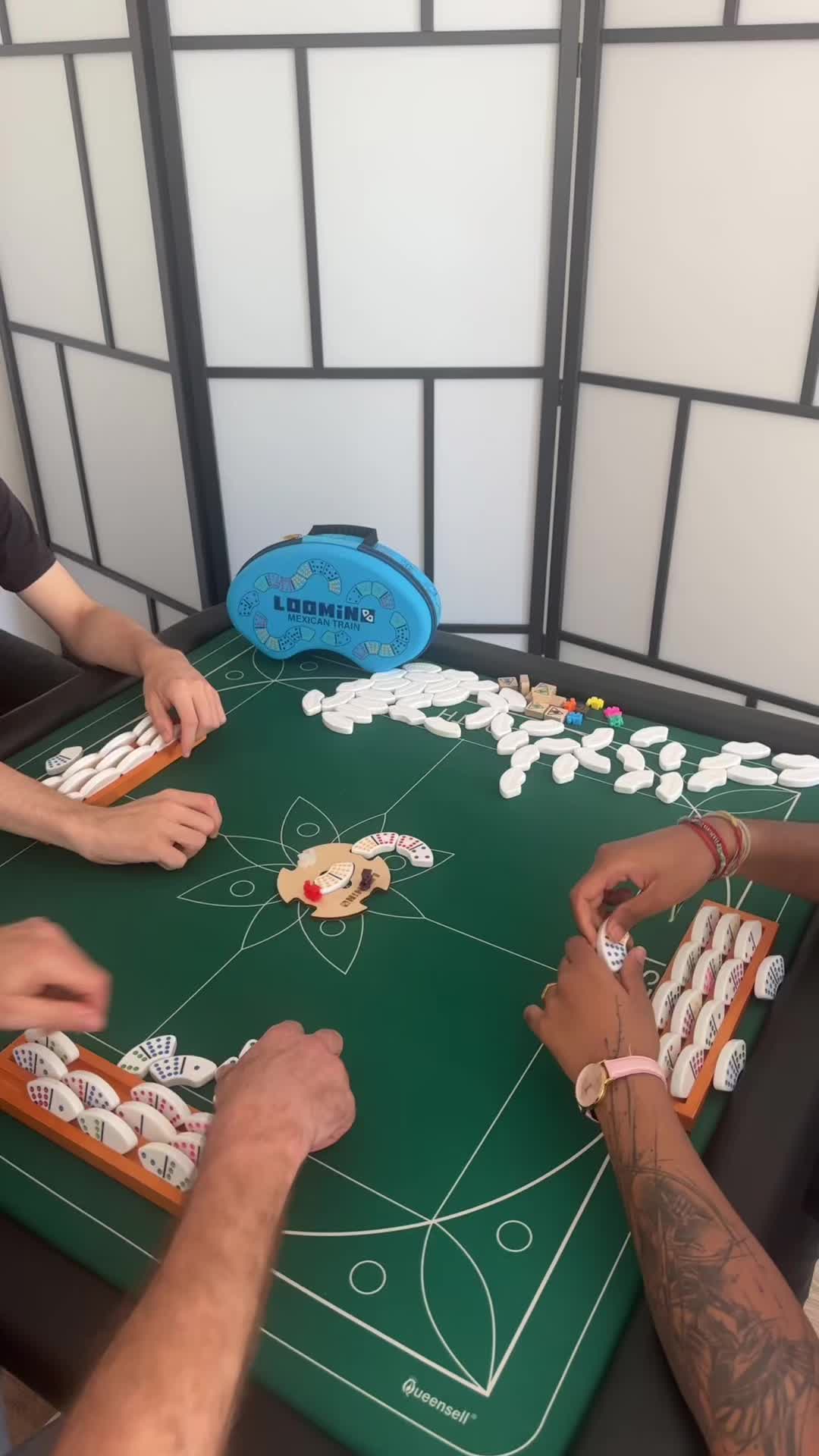 @queensell_games