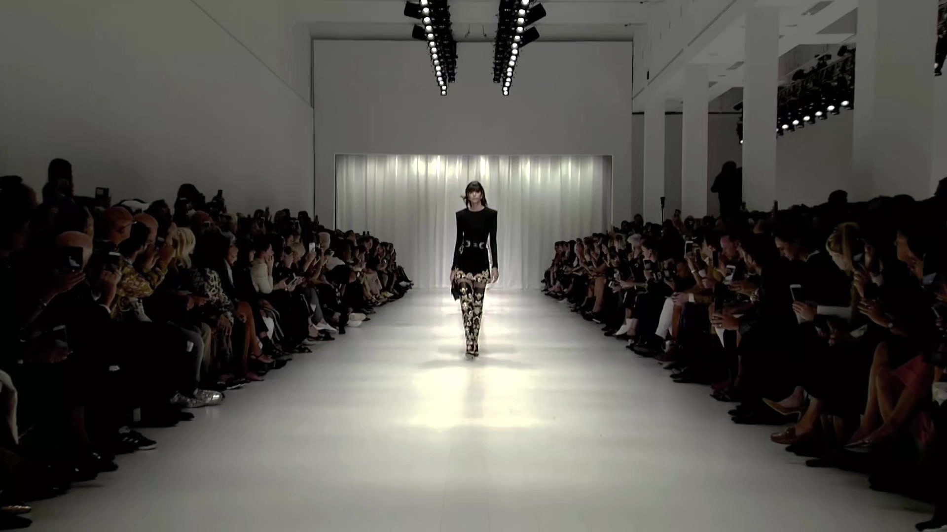 @runwaymoodell