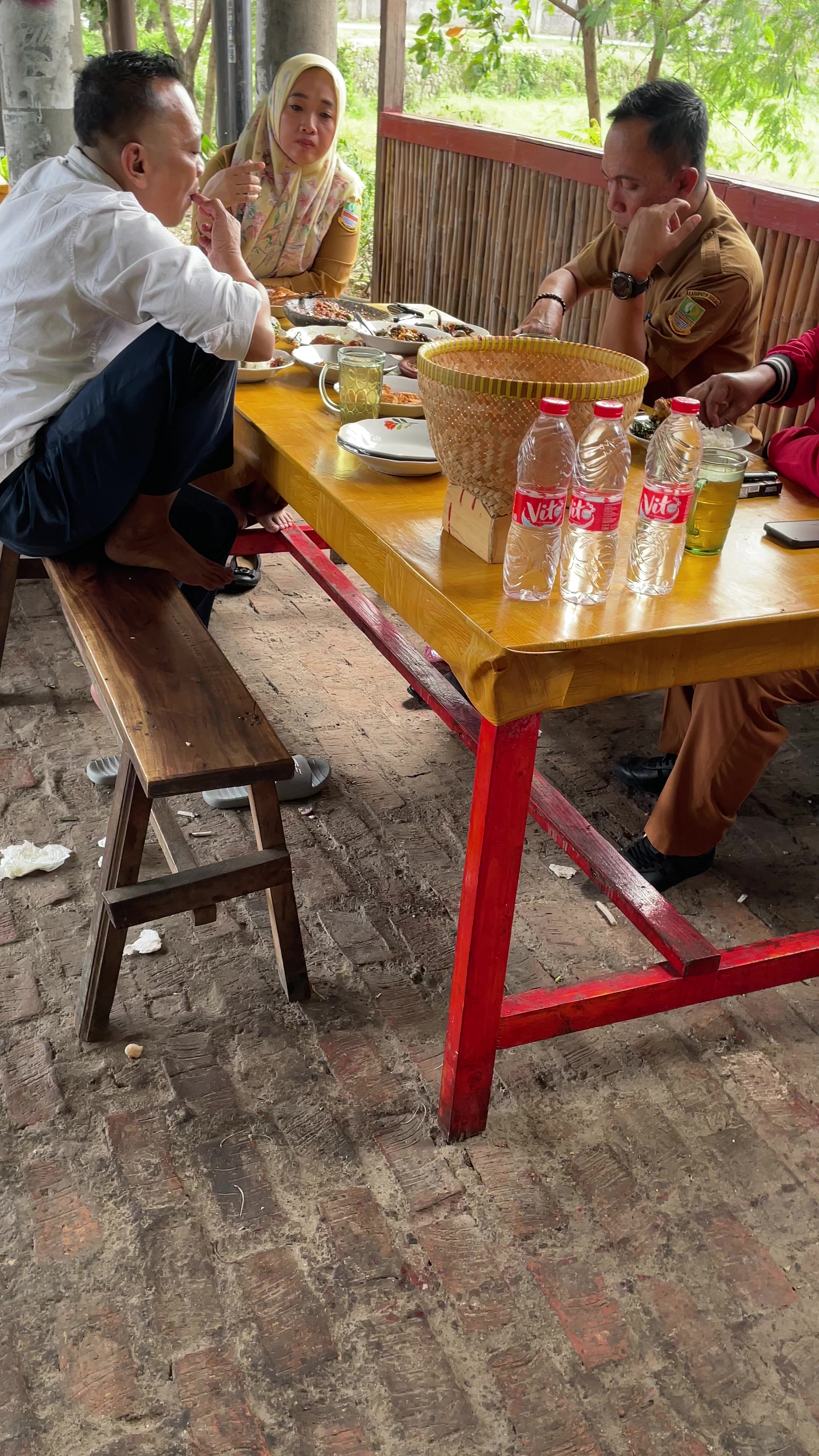 @warung nasi ibu iyam
