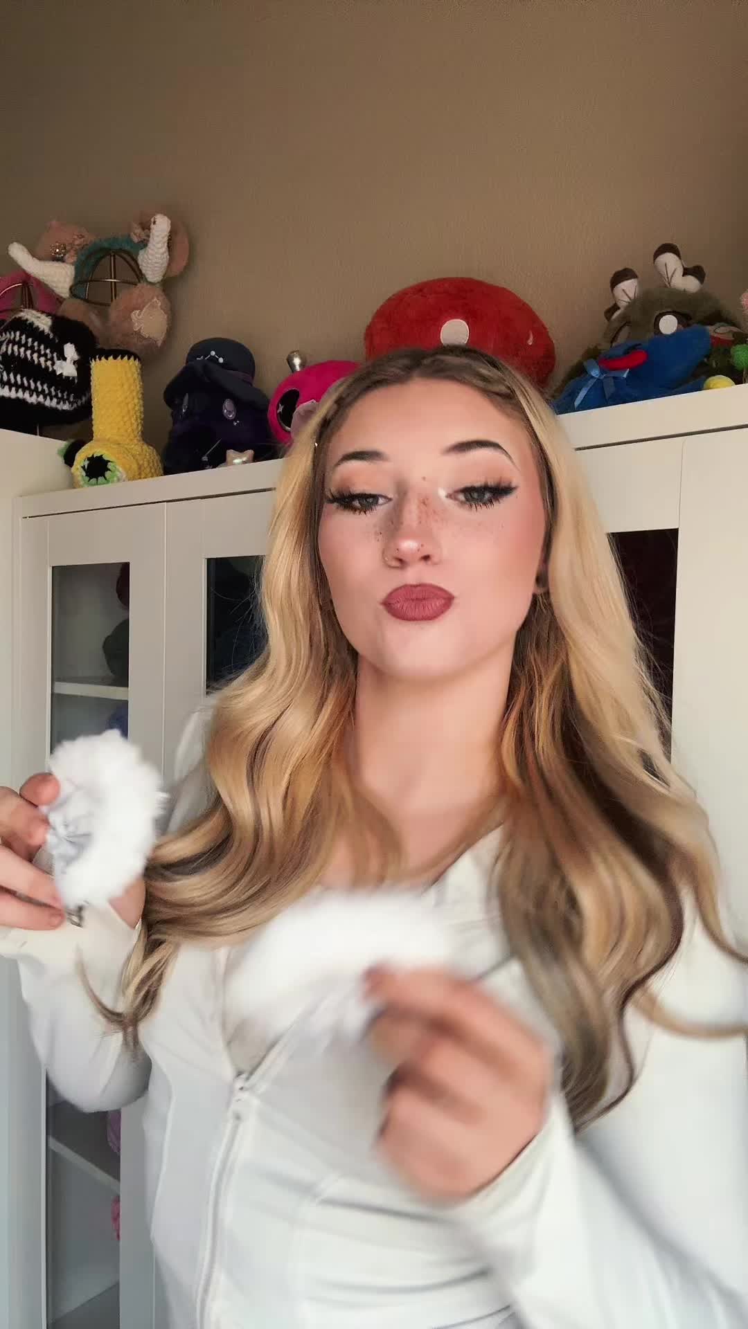 @LunarLeafThreads