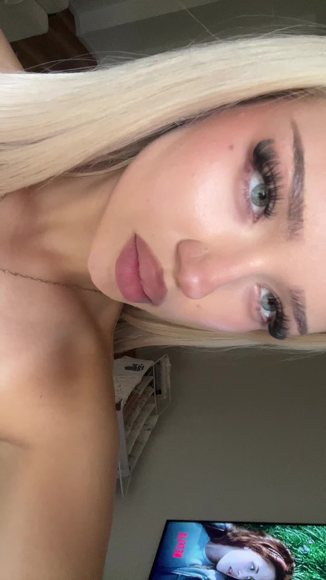 @аня