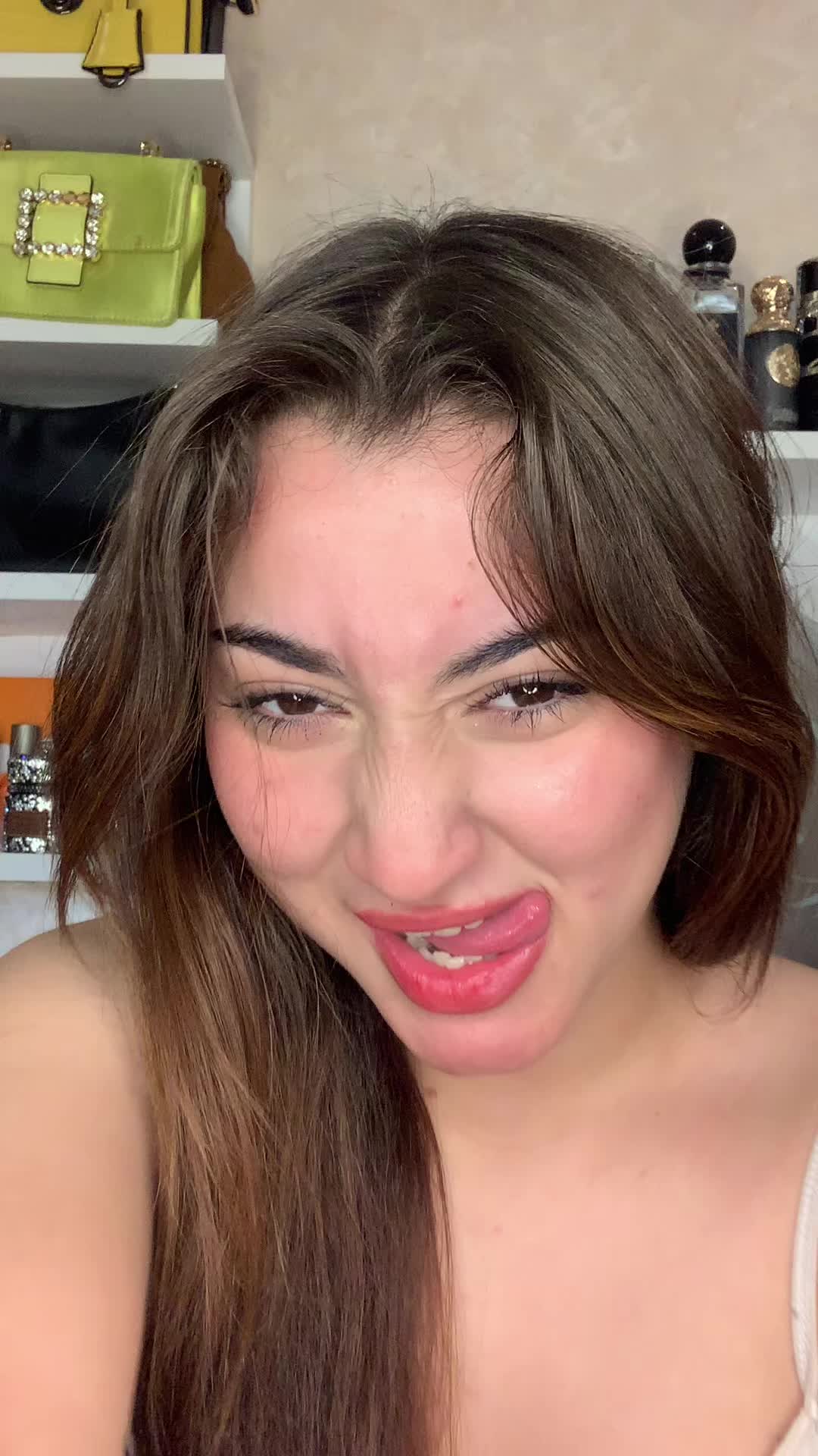@Amina🎀