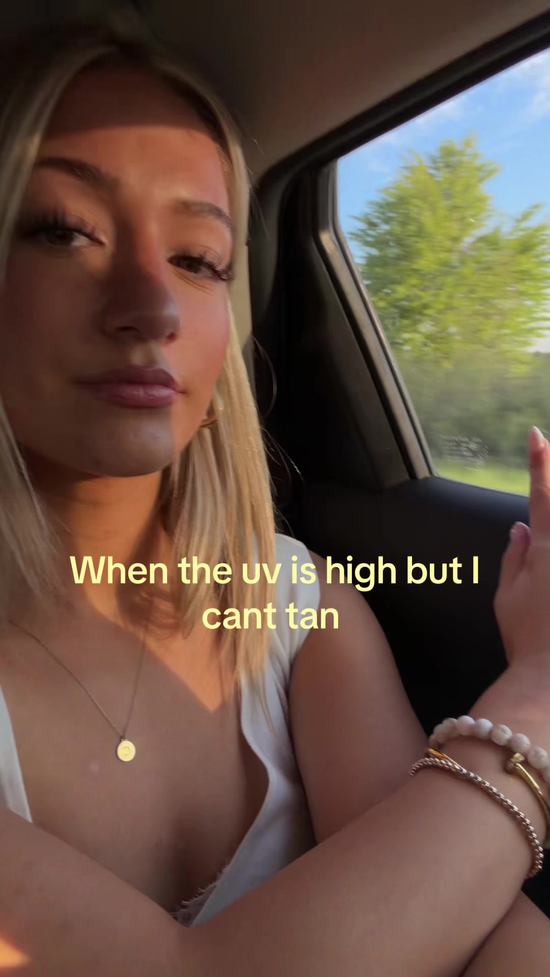 @caitlynnavery