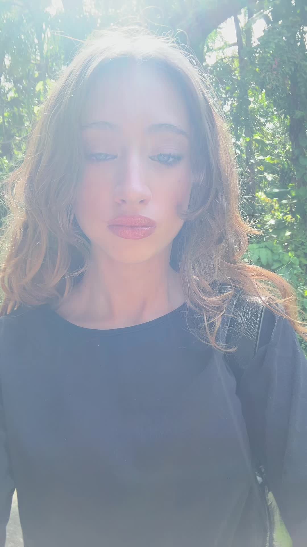 @𝐸𝓈𝓉𝒽𝑒𝓇 𝐹𝓇𝒶𝓎𝒹𝒶 🧁