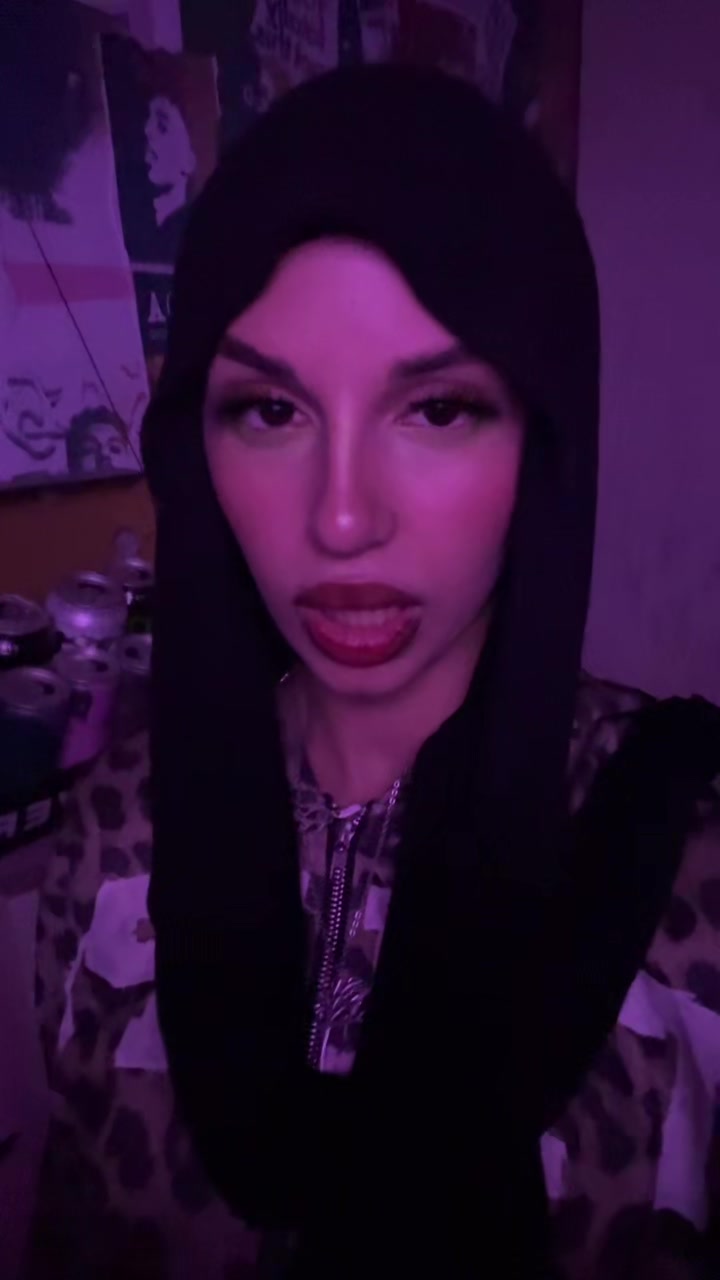 @Bella