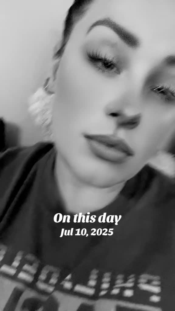 @JustASmallTownGirl🩷💜