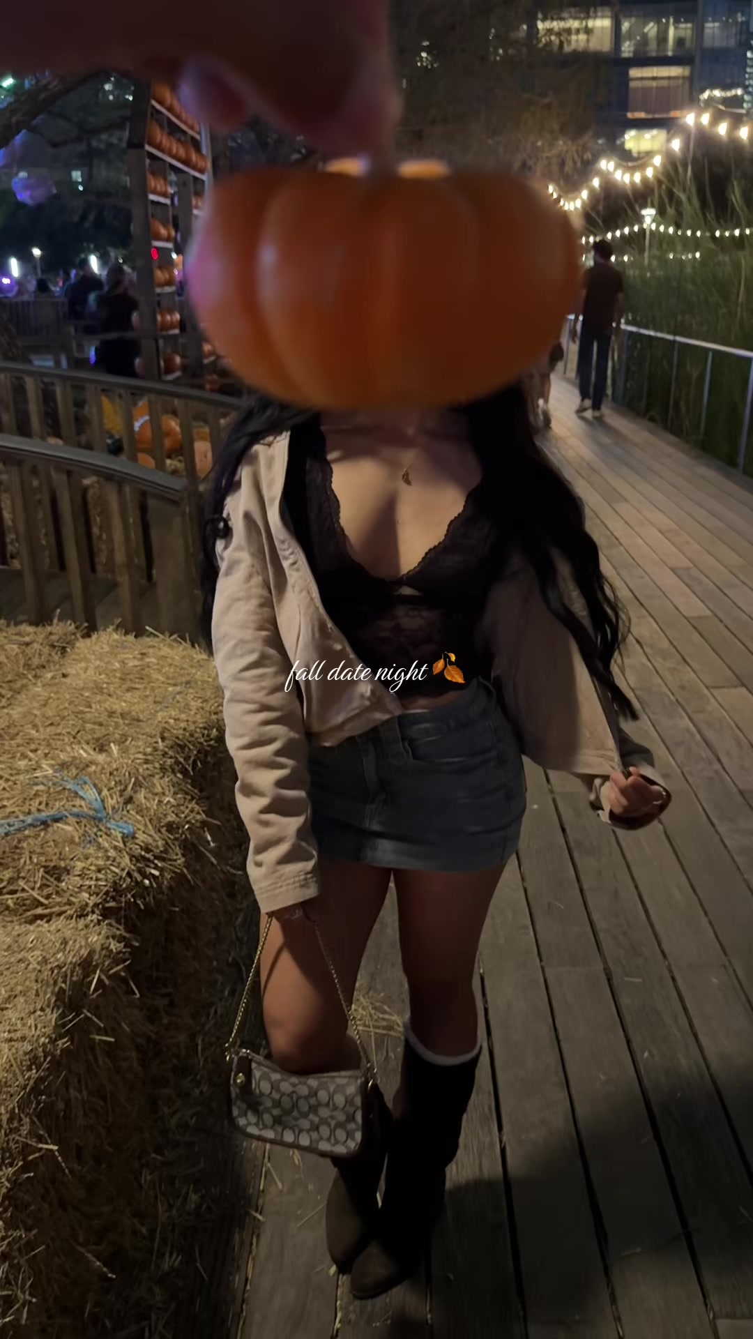 @thaniaflores