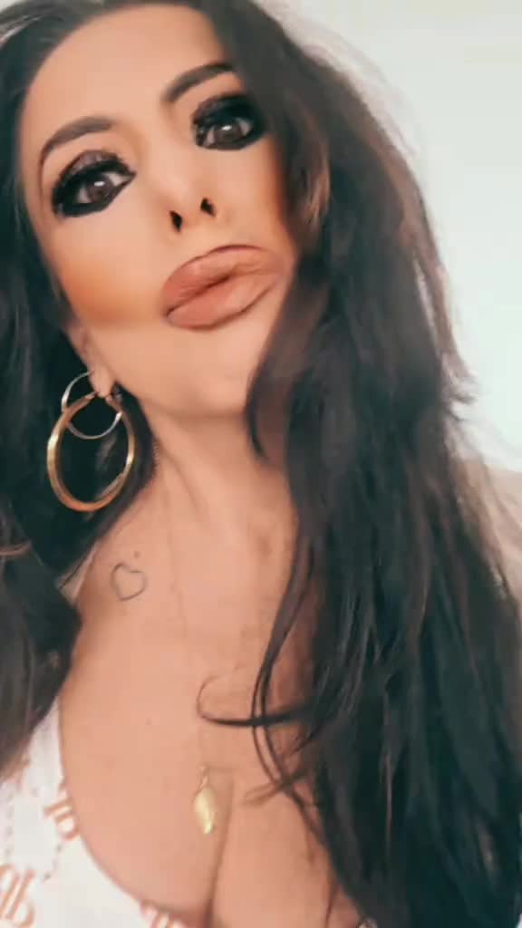@Paola D