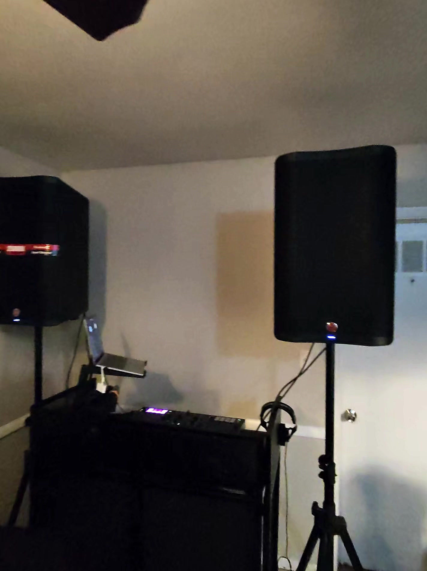 @Dj VON TRACKZ