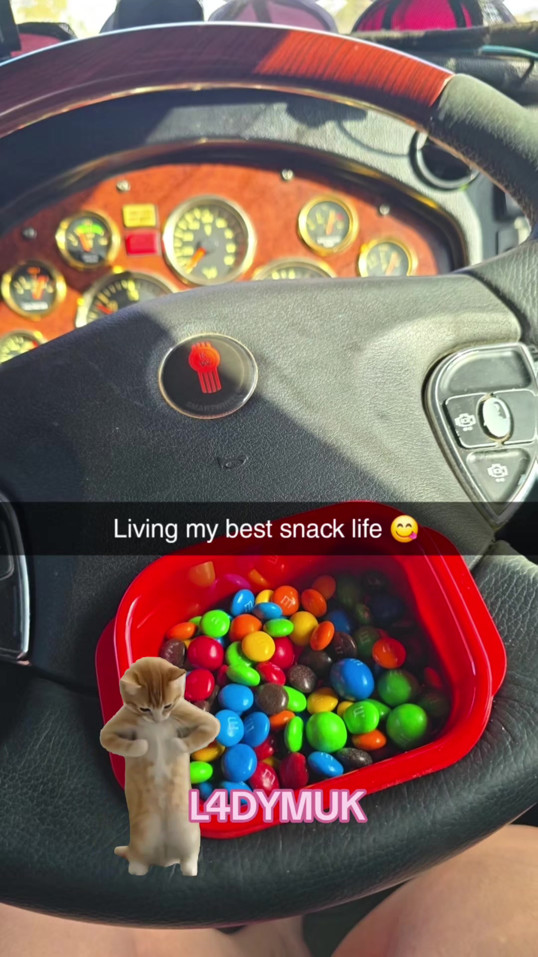 @L4DYMUK