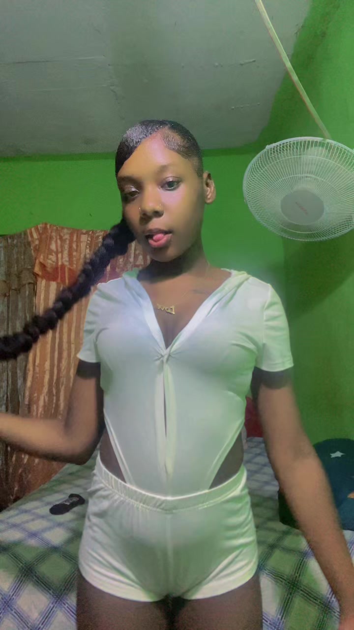 @_shaniek_