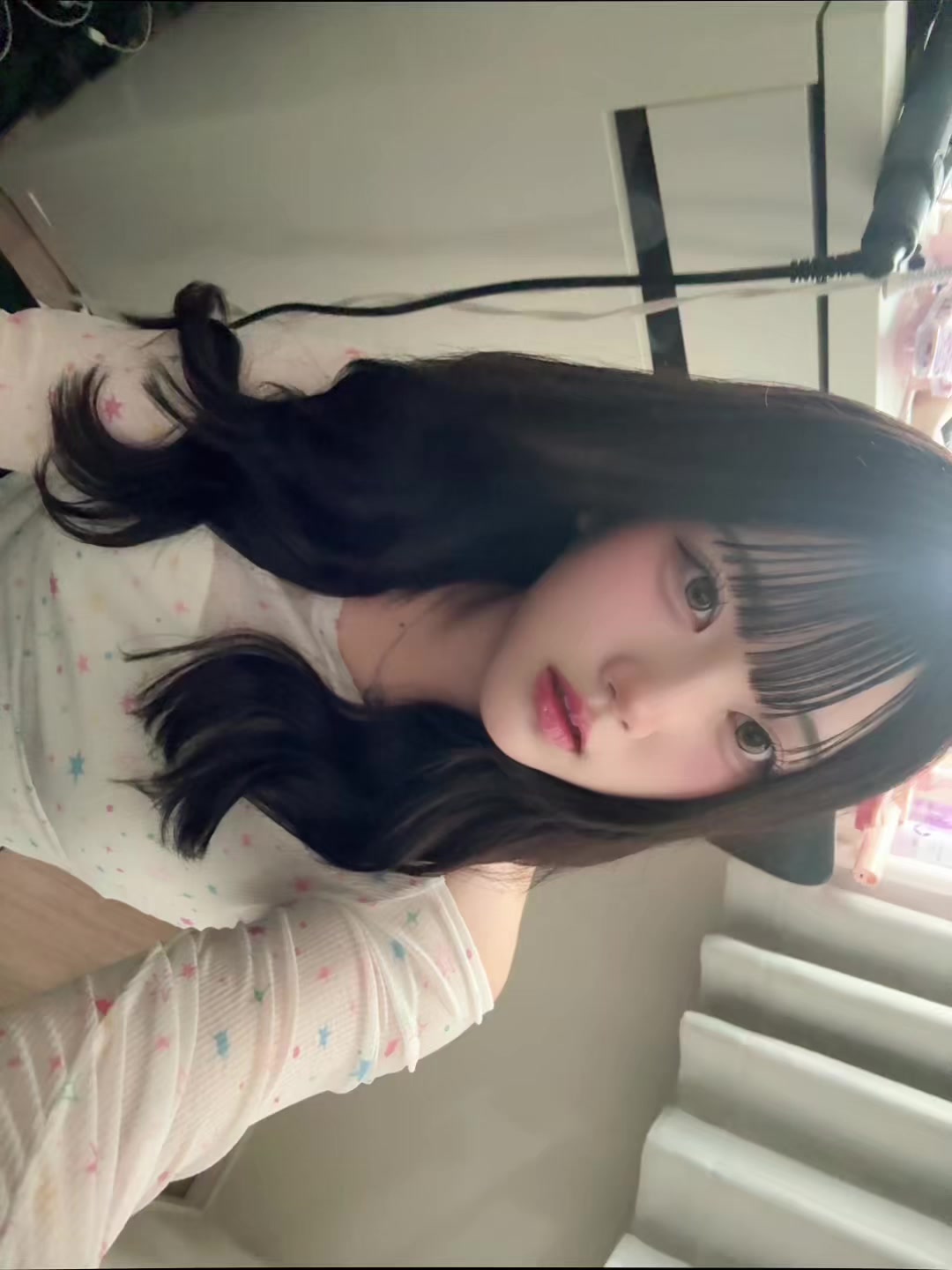 @るな