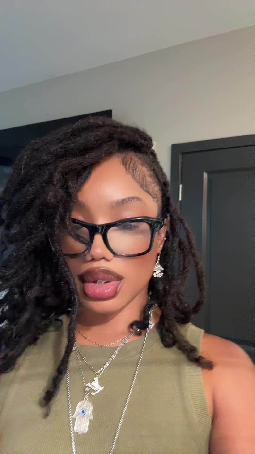 @manipostswhatever