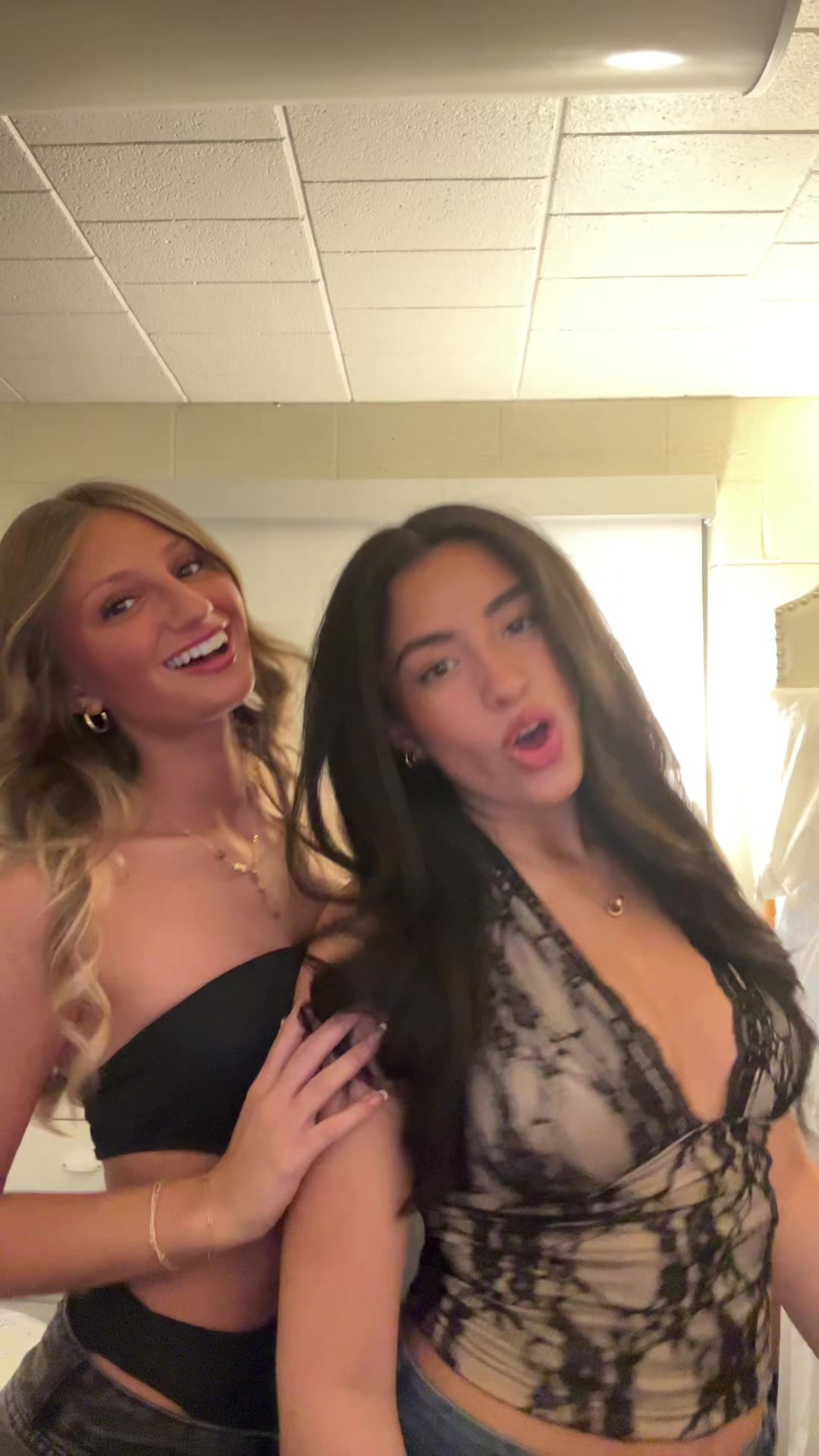 @Bella