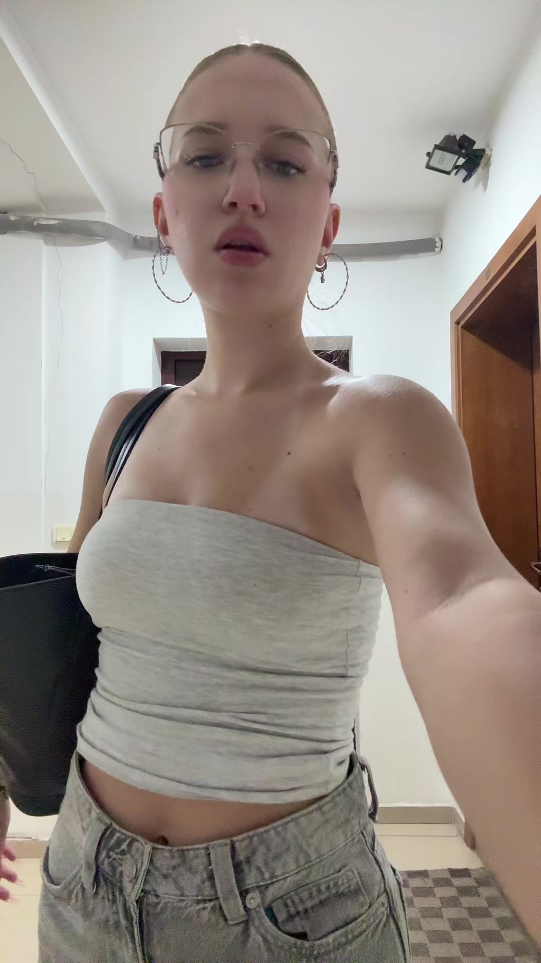 @𝒜.𝒱.