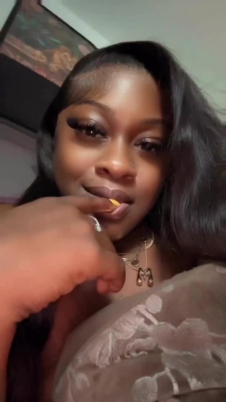 @AmomentWithDanni