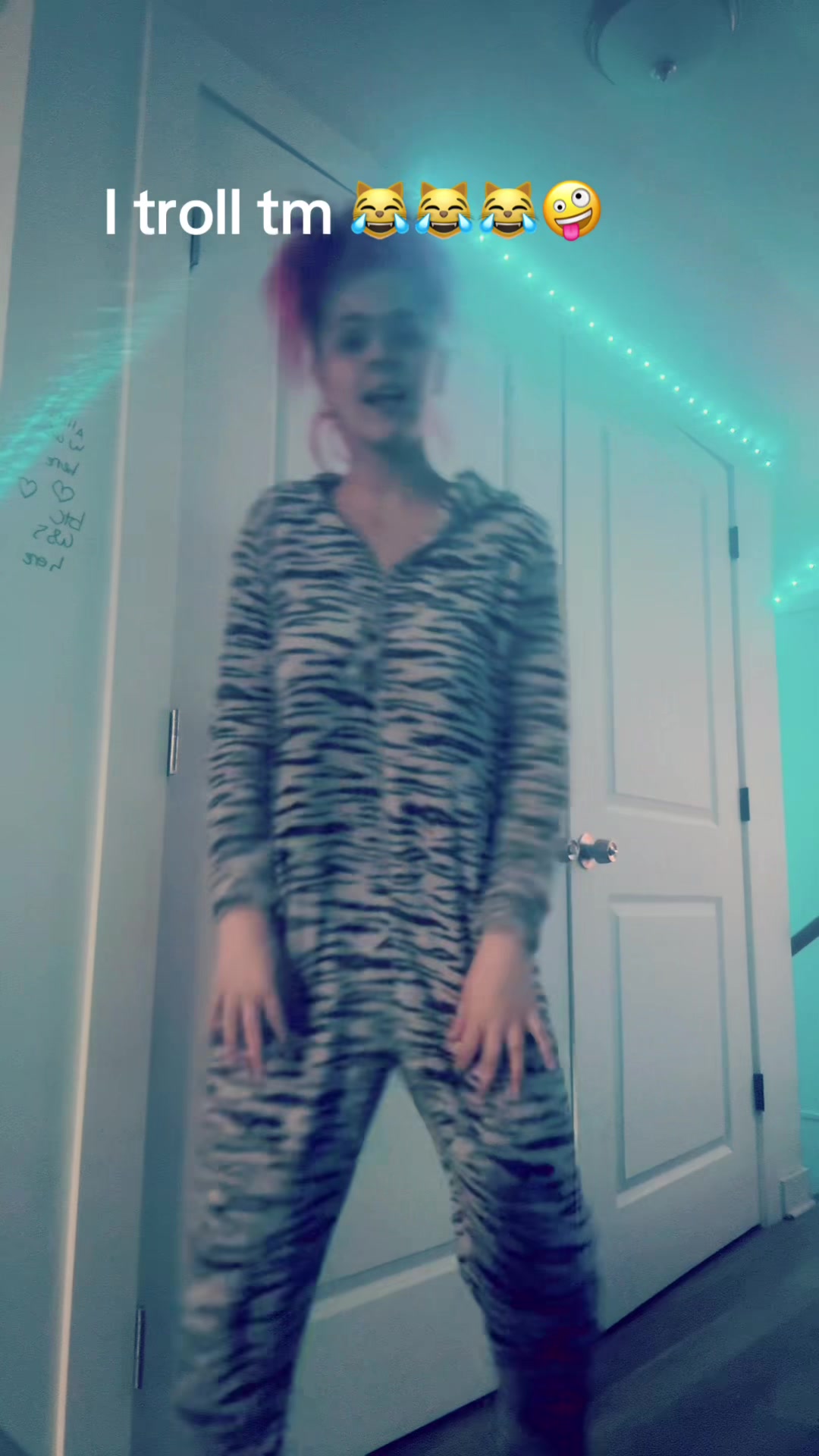 @toopr3ttyweirdo
