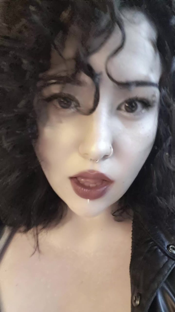 @🦦