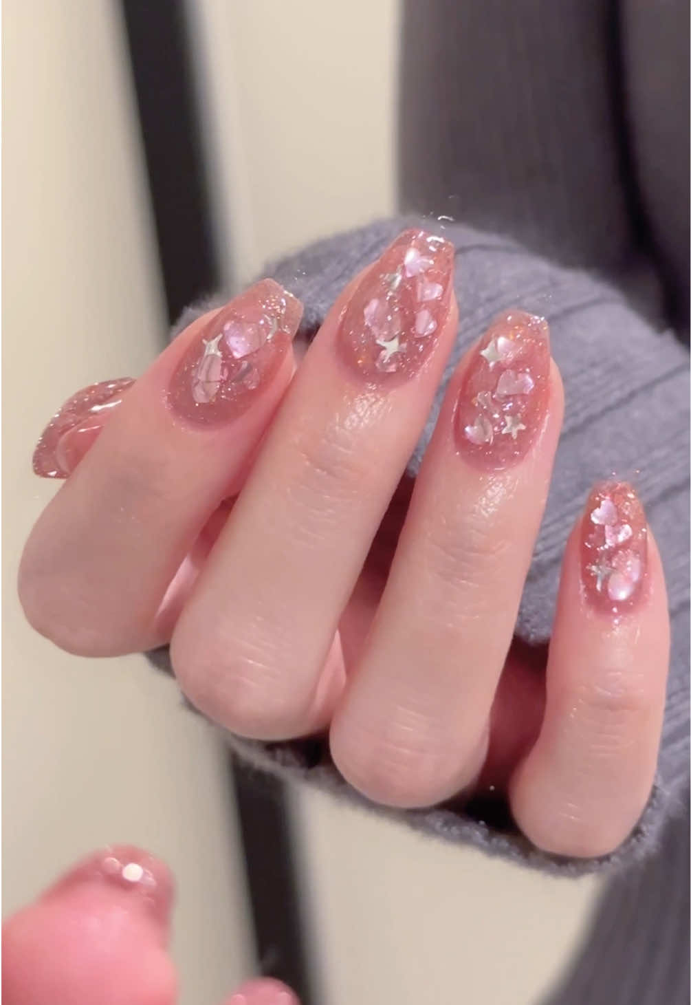 @よる