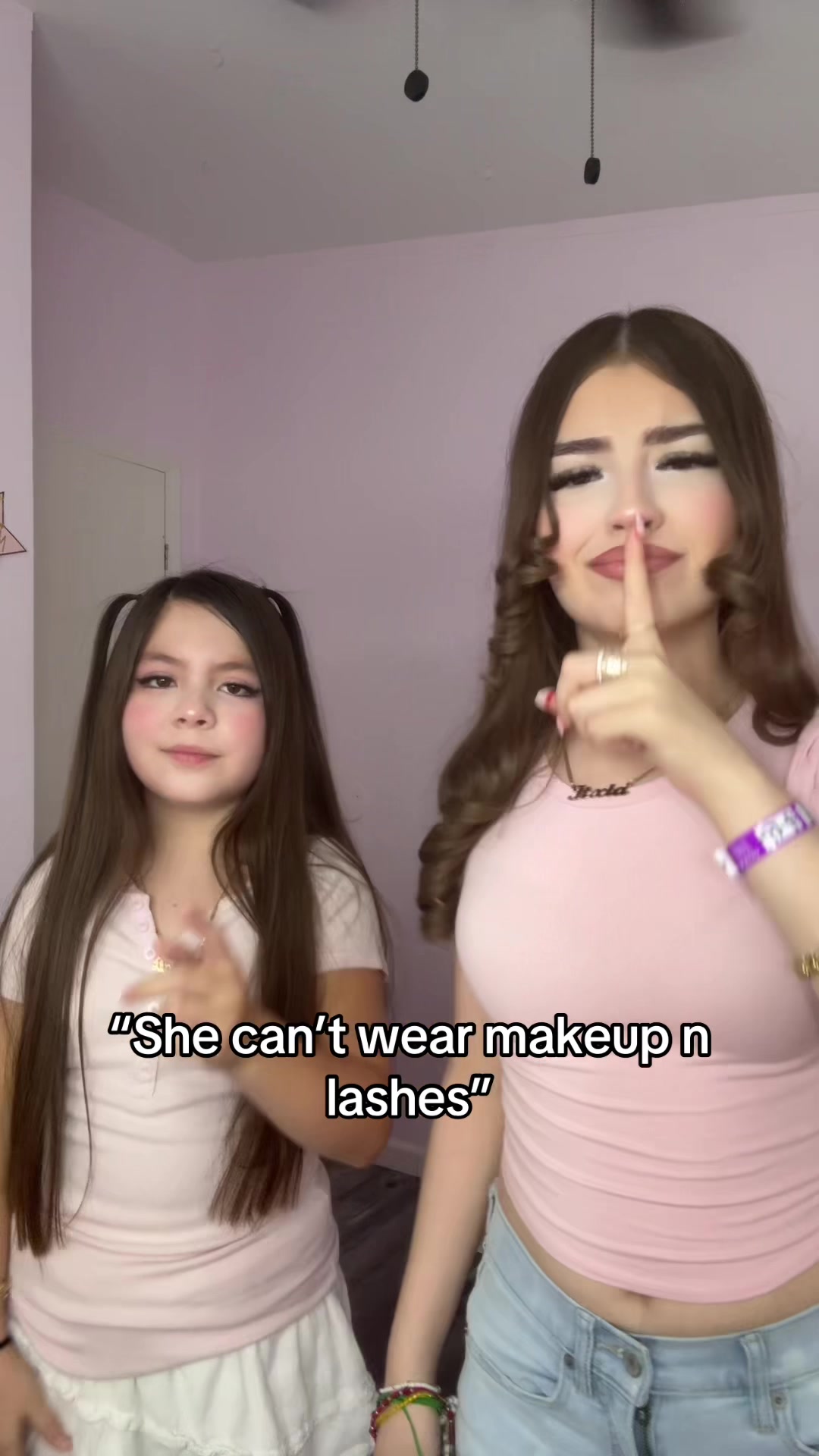 @Deliciaasisters