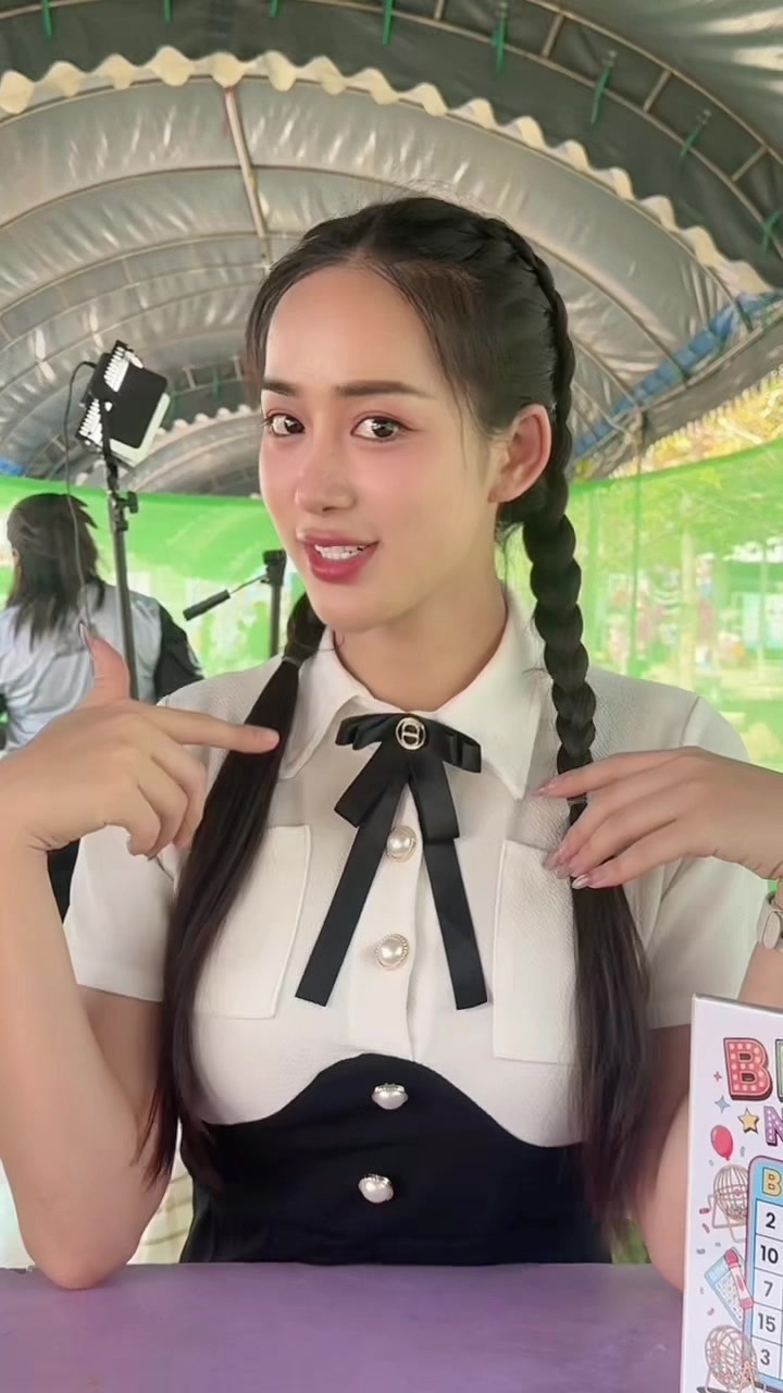 @ครูพี่ปอยที่เป็นนางงามอ่ะ