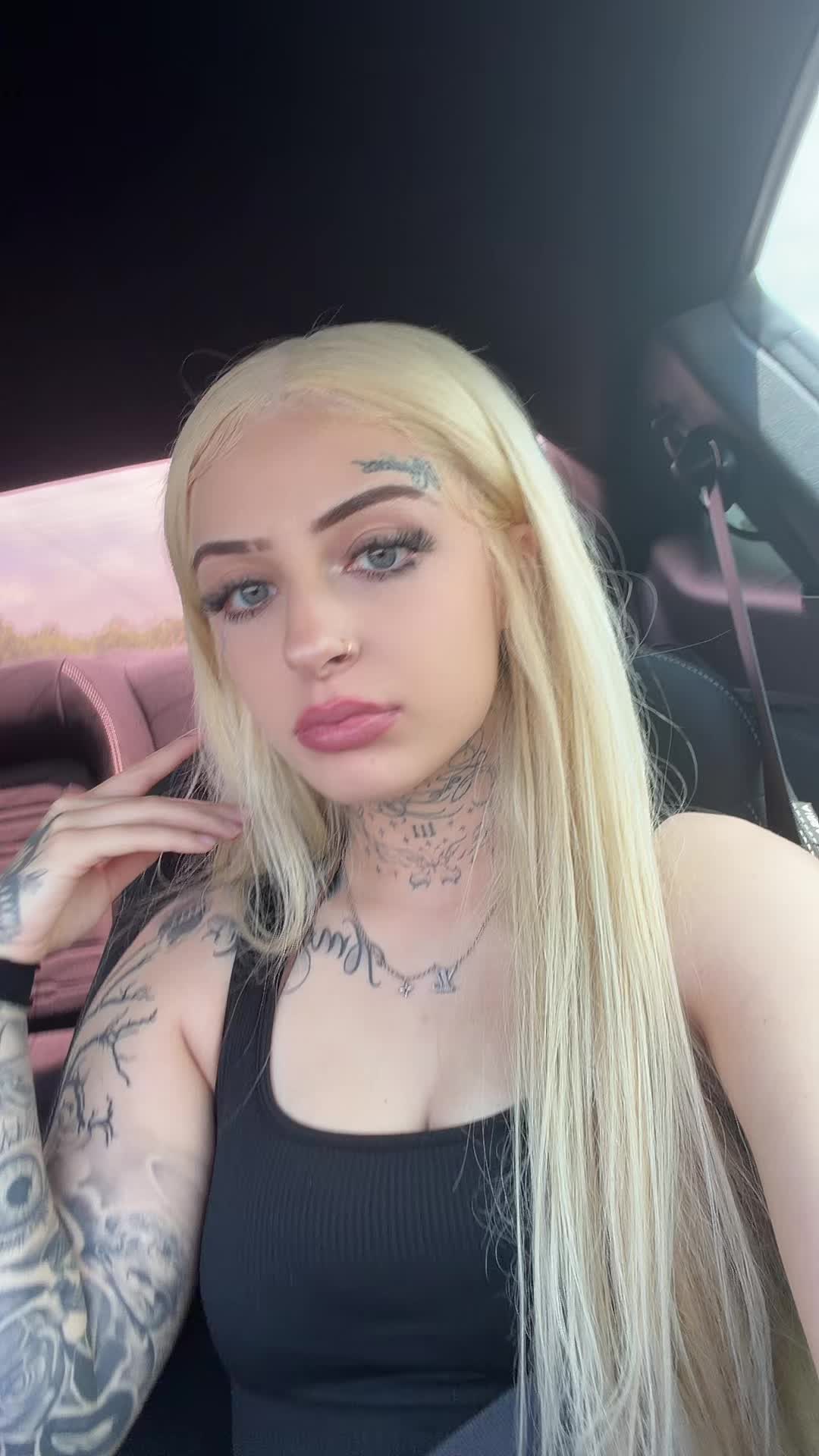 @Lilyrrrose