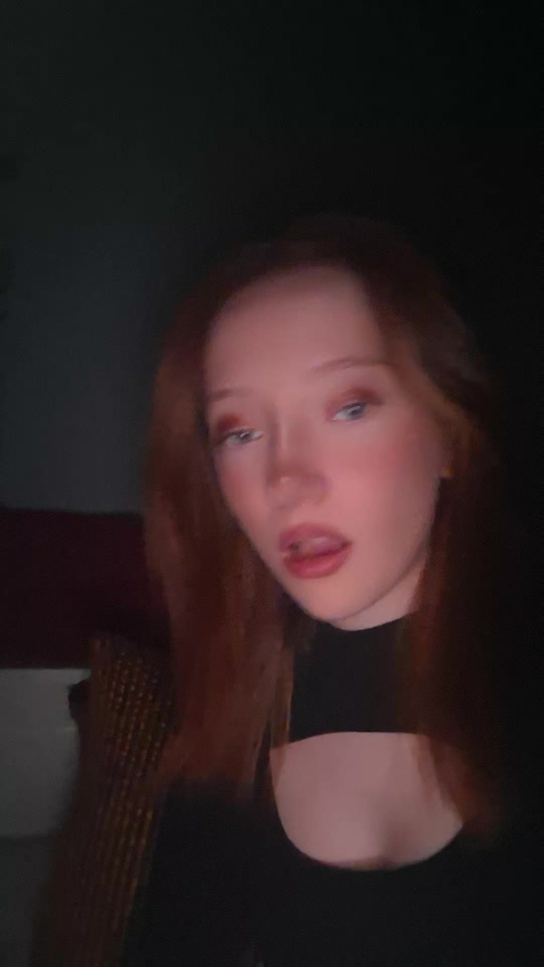 @E,