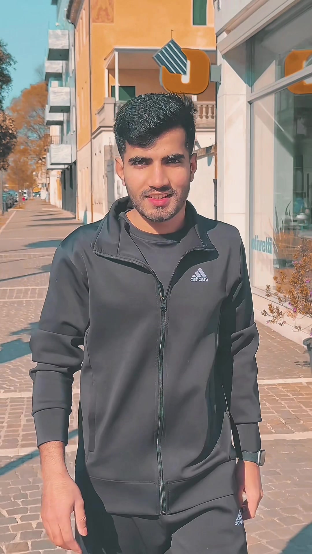@SARFRAZ 🥀🖤