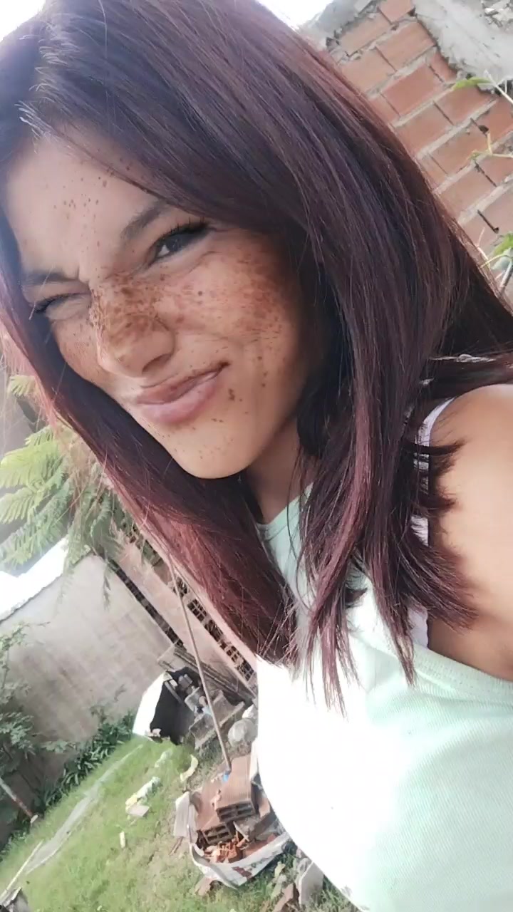 @👸🏽💋