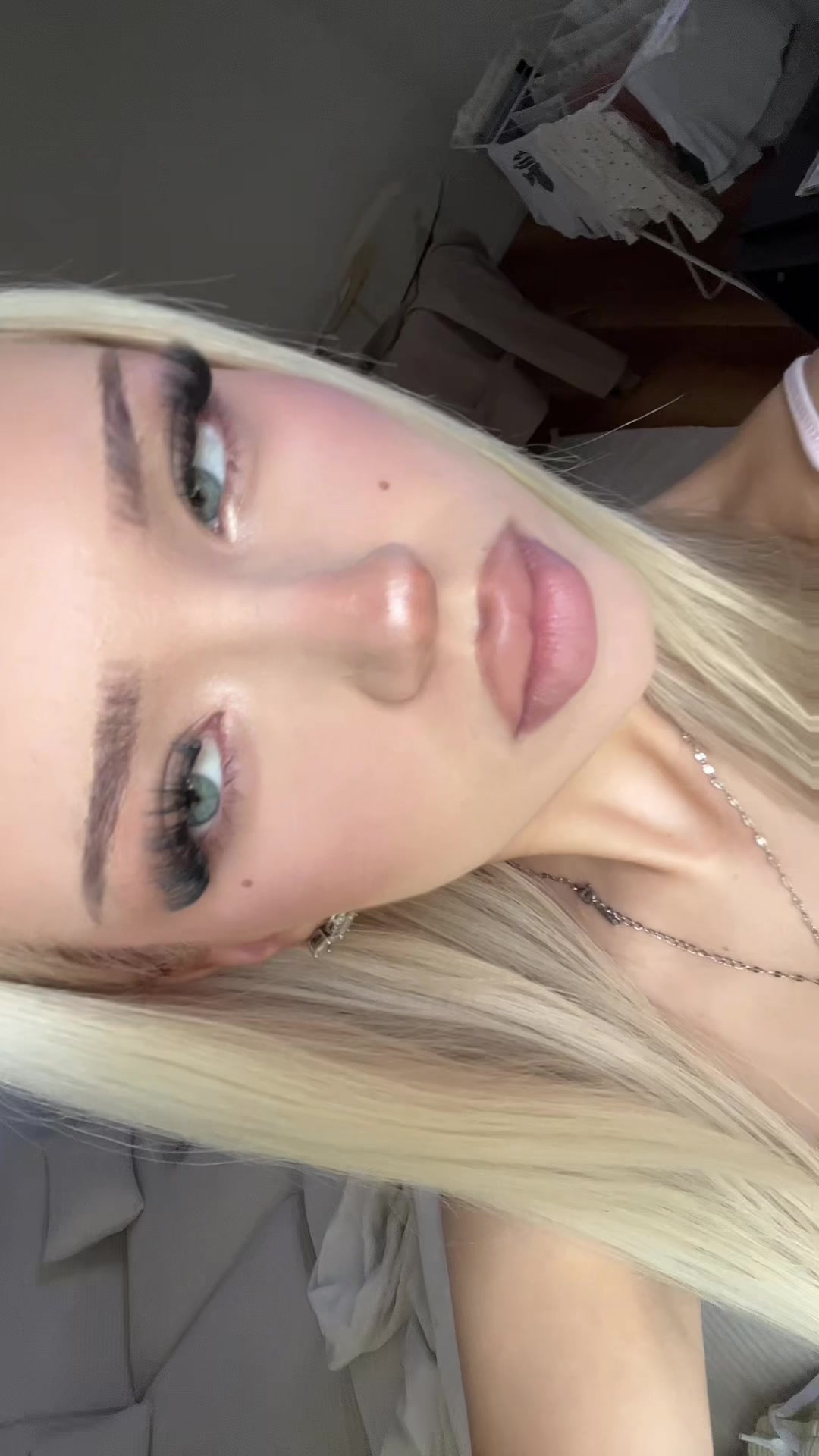 @аня