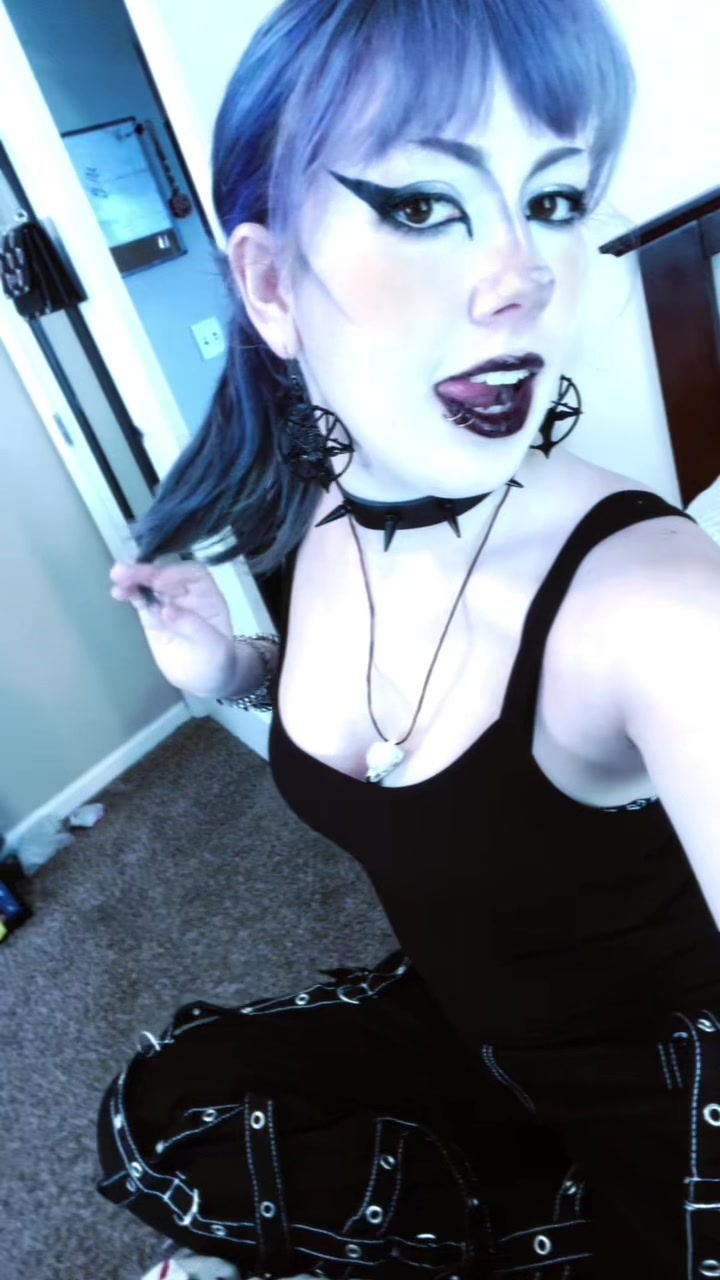 @Lydia🦇