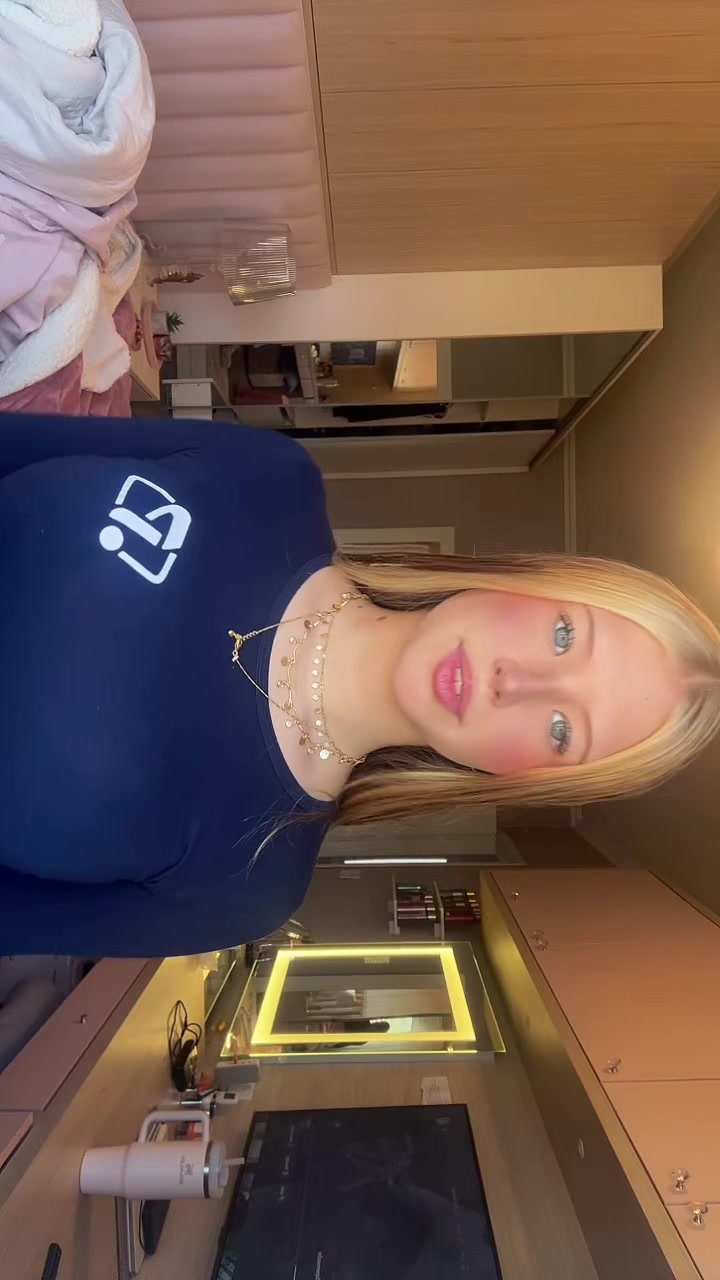 @😉