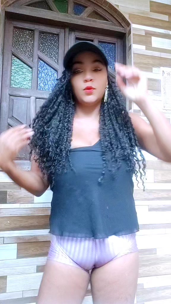 @Lucy a guria do short sexy