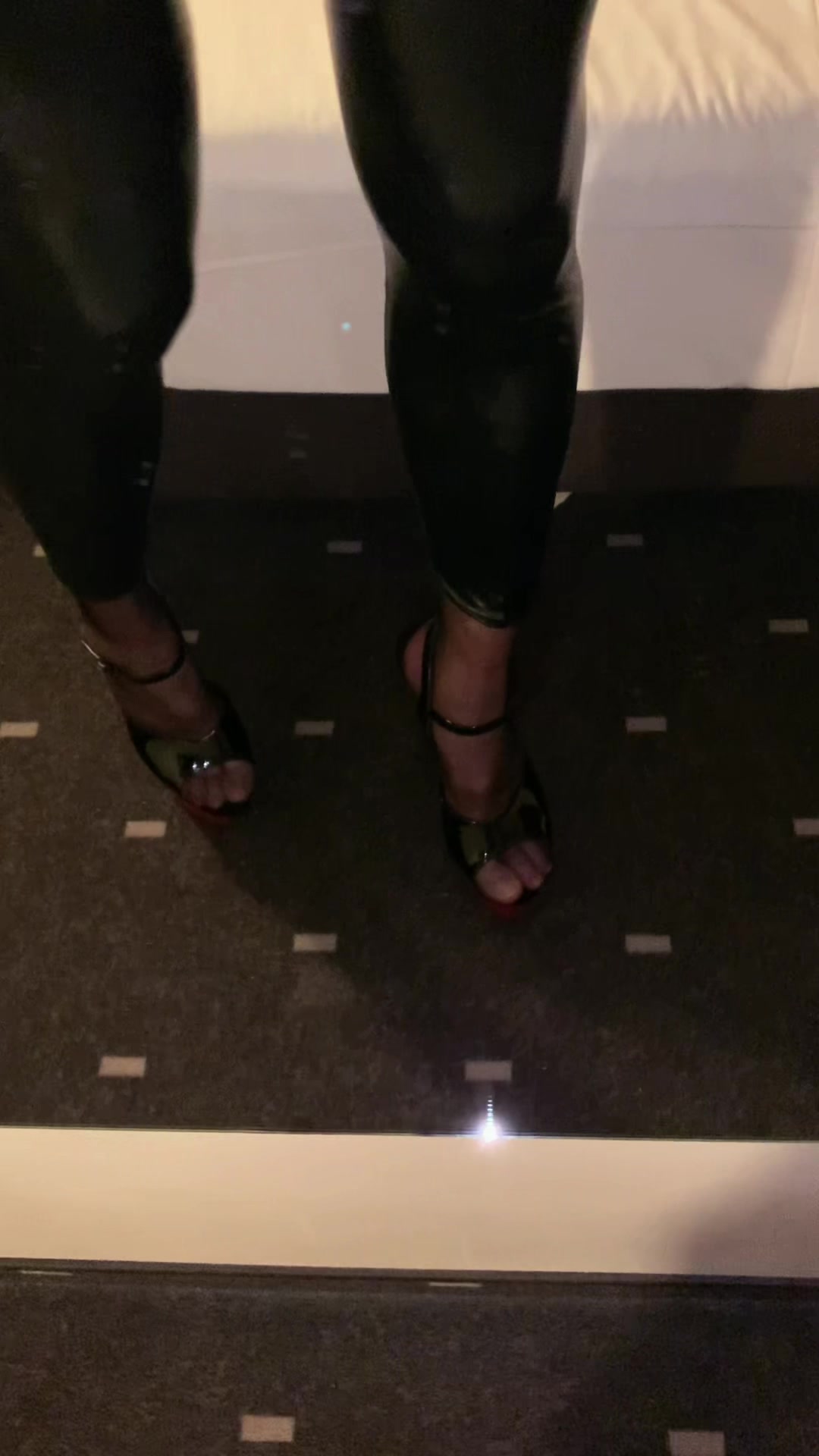 @Christina_Heaven 👠🖤